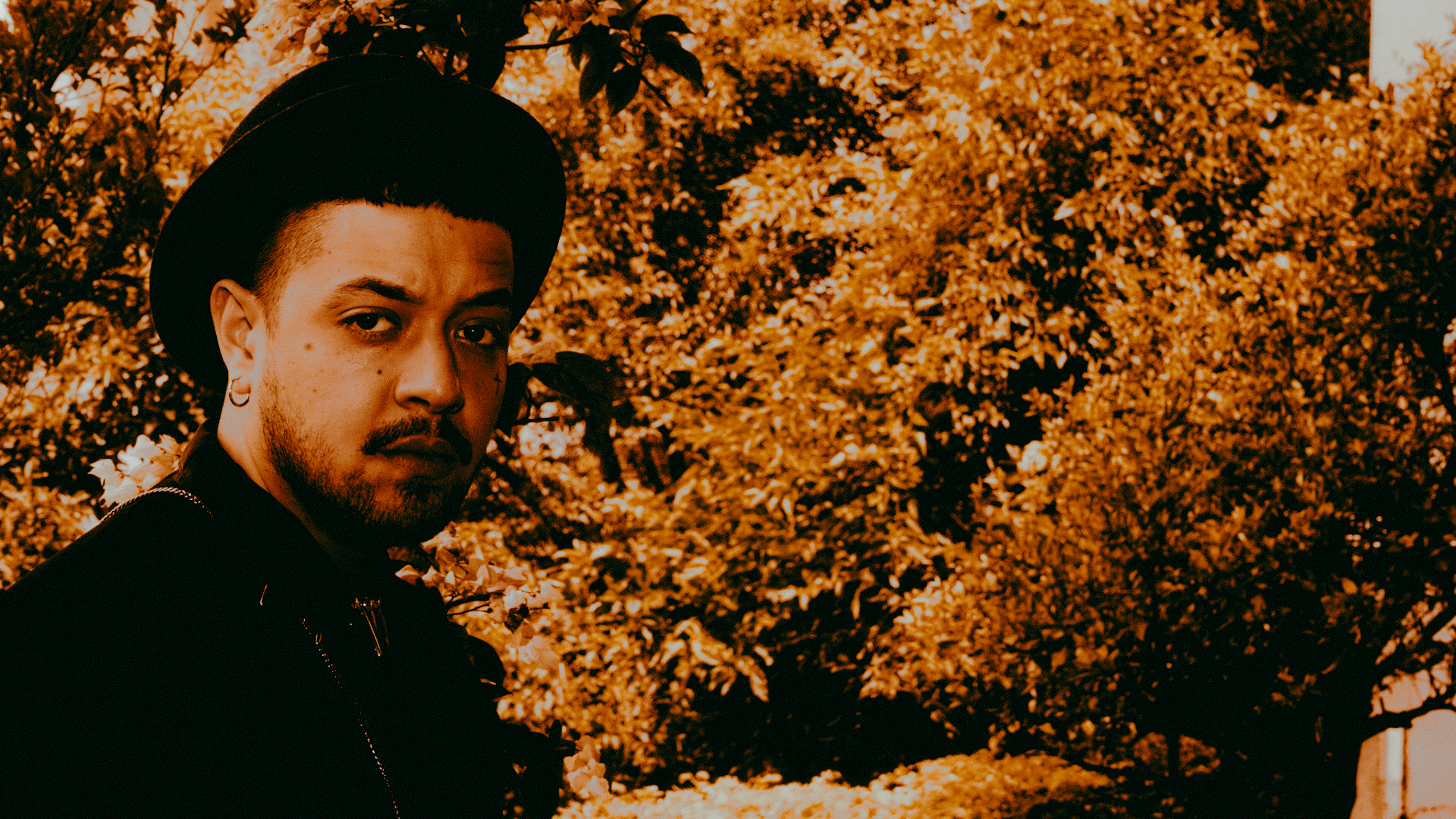 Gueibz transforma raízes e resistência em arte no poderoso álbum “Alquimia da Zona da Mata”