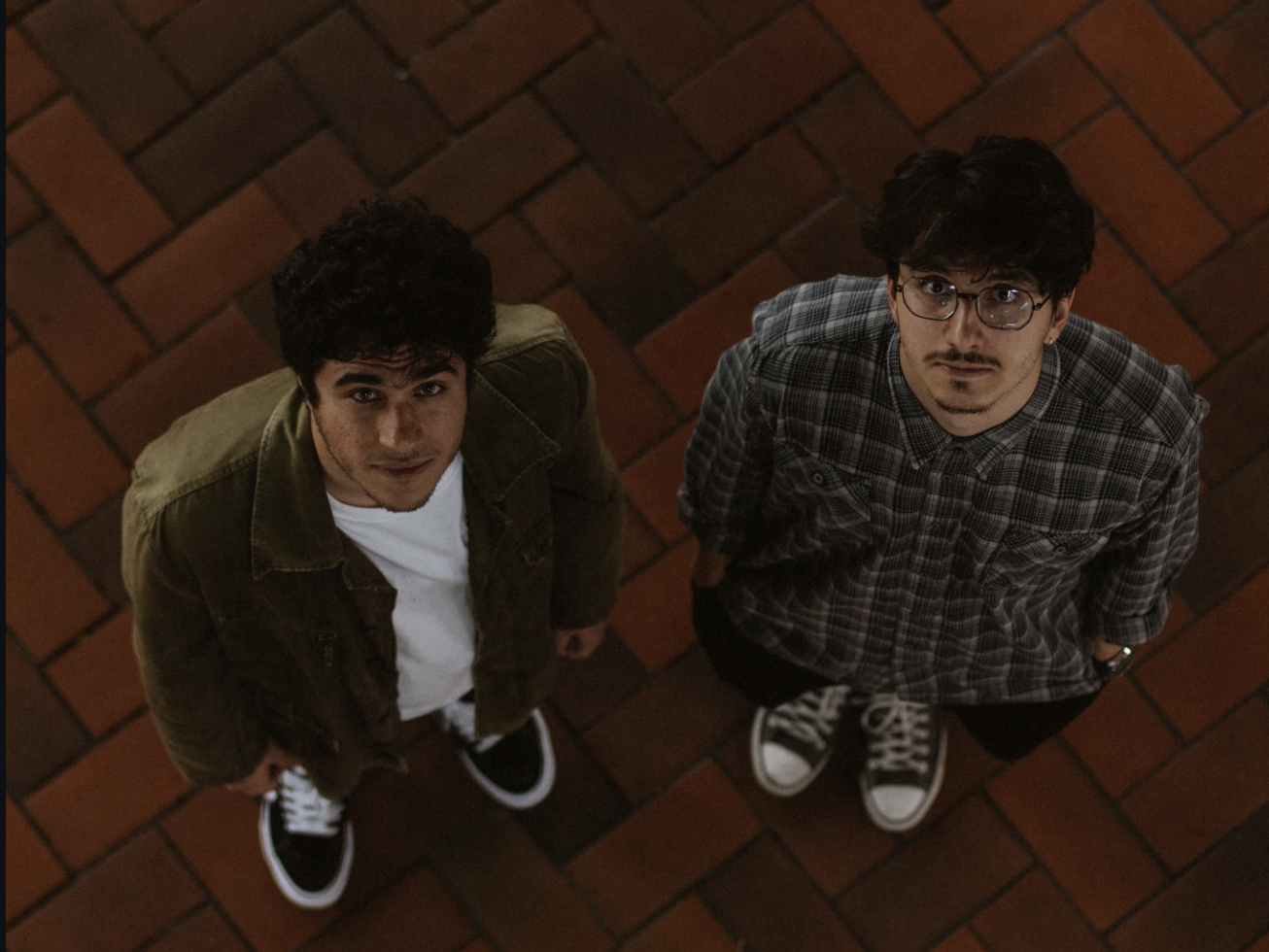 Dona Balena transforma poesia e memória no poderoso álbum “Nós Somos Mais do Mesmo”