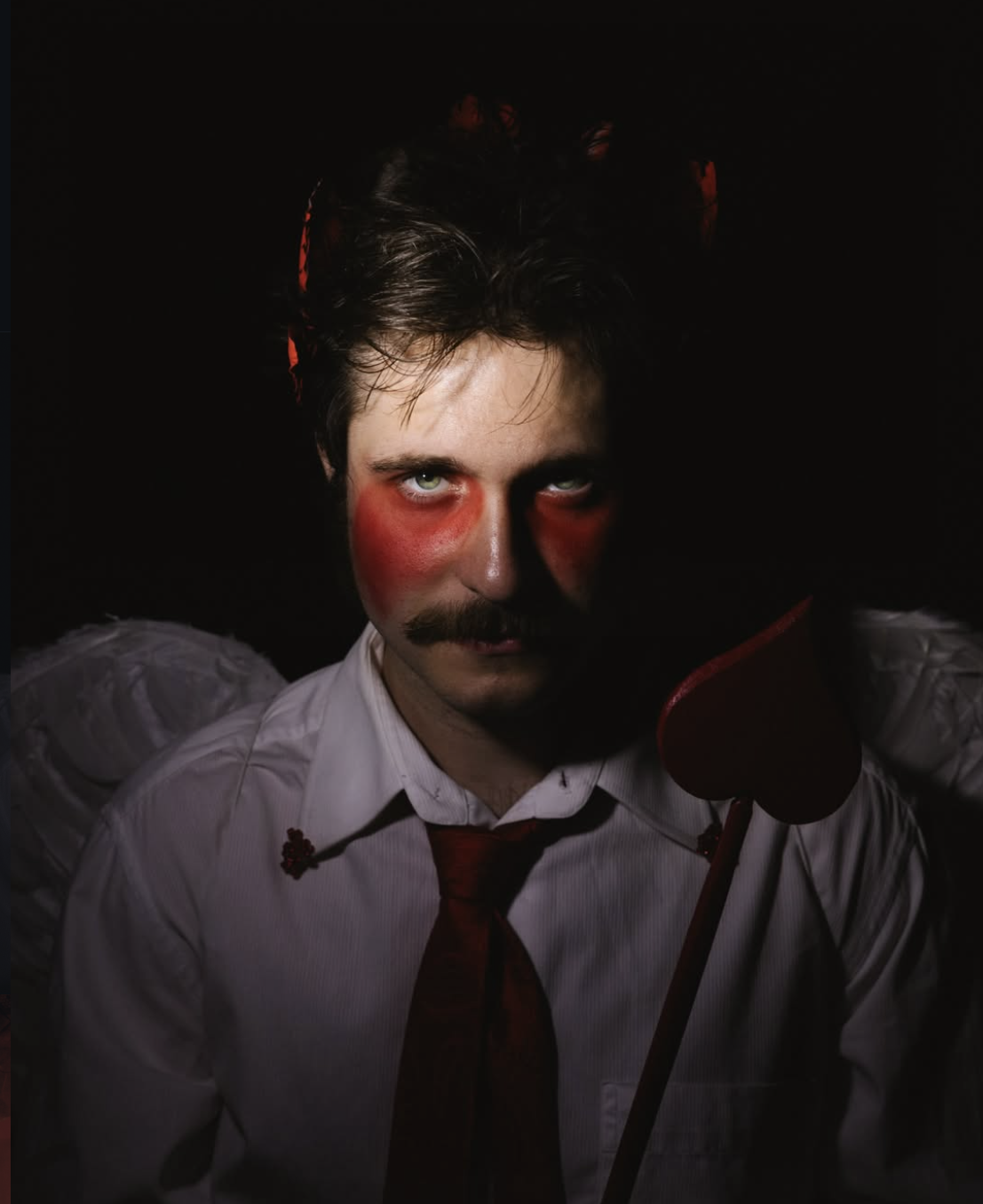 Carmino entrega “Querido Querubim” e reafirma sua força no indie brasileiro