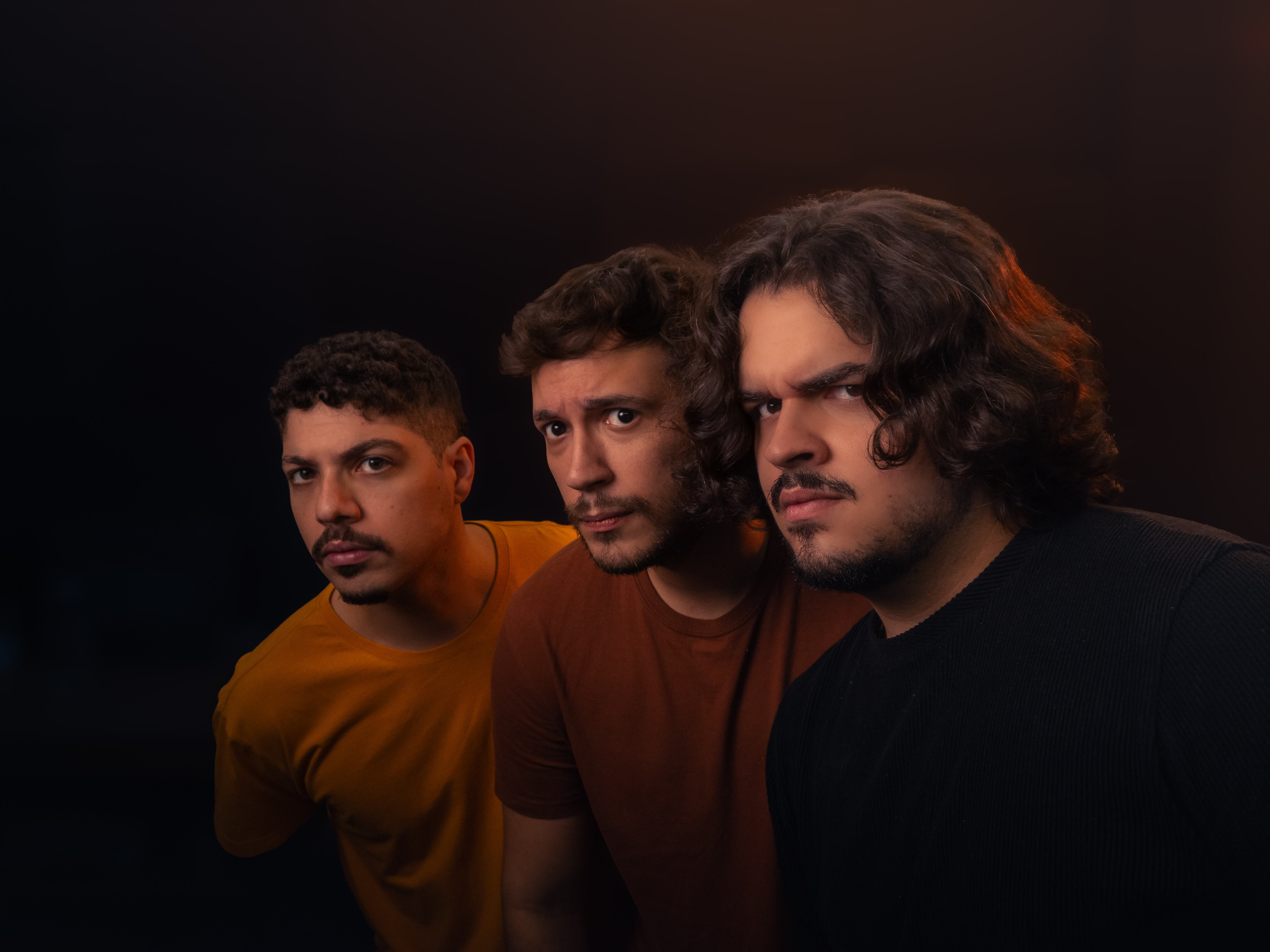 Mórulla transforma o looping da vida adulta em catarse em “Sempre o Mesmo Dia”