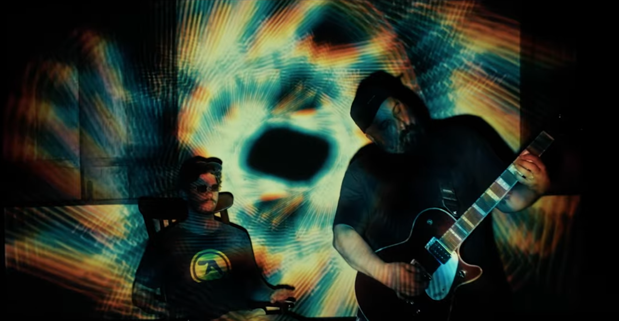 Scrambled Heads aprofunda sua identidade em “Inward, Then Apart”, um EP que transforma dúvidas em reconstrução